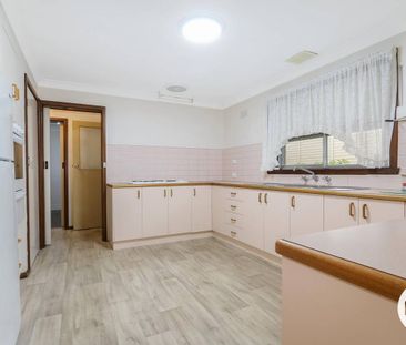 BEAUTIFULLY MAINTAINED HOME IN PRIME WODONGA LOCATION! - Photo 3