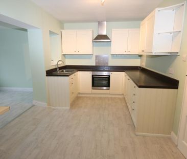 3 bedroom semi-detached house to rent - Photo 6