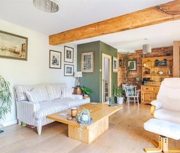 2 bedroom semi-detached house to rent - Photo 3