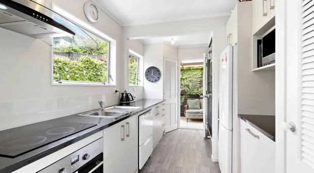 Position Perfect - Macleans - Photo 1