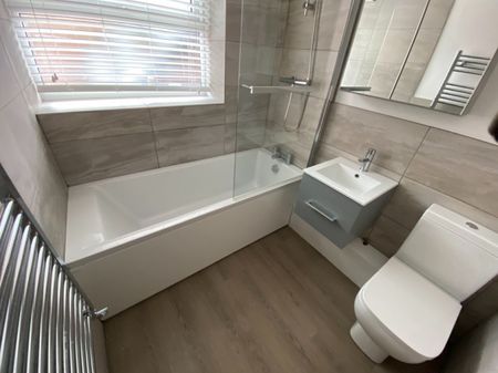 3 bed Apartment for Rent - Photo 5