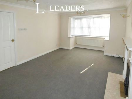 4 bedroom house to rent Dexter Way, Middlewich, CW10 - Photo 2