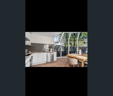 Modern cottage close to transport - Photo 6