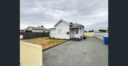 Amazing Home in South Kalgoorlie! - Photo 4