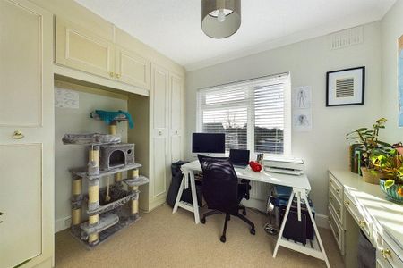 3 bedroom semi-detached house to rent - Photo 3