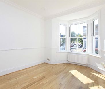 3 bedroom flat in London - Photo 3