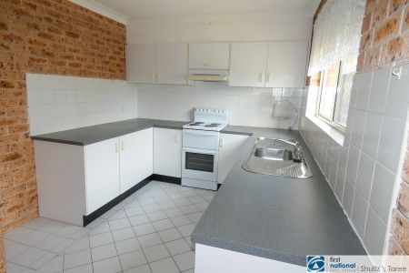 Well Appointed Ground Floor Two Bedroom Unit - Photo 4