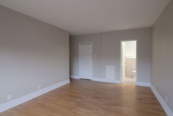 4555 Bonavista Avenue, Montréal, QC - Photo 1