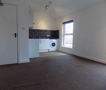 Flat B, Sheffield Road, Hoyland Common, S74 - Photo 1