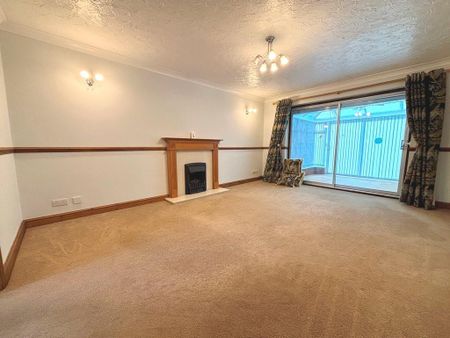 3 bedroom detached bungalow to rent - Photo 2