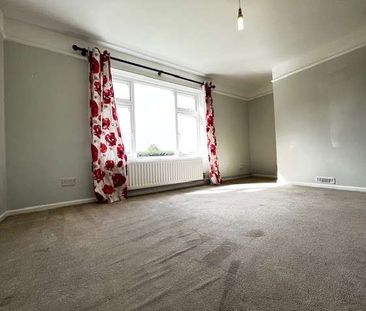 Spacious, Semi-detached cottage with large garden in a rural setting. - Photo 2