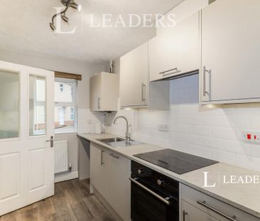 3 bedroom semi-detached house to rent - Photo 6