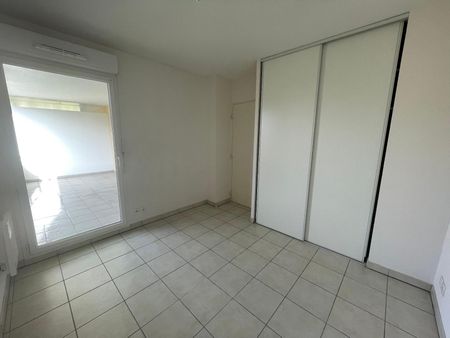 ESCALQUENS / Location Appartement 3 Pièces 53 m² - Photo 3