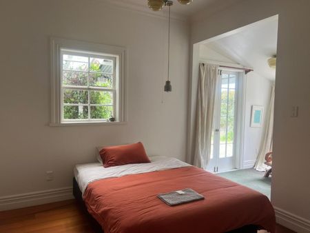 Timeless Villa Charm - Photo 2