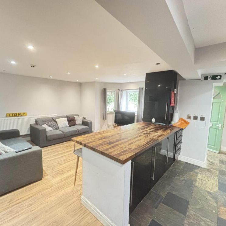 14 Bainbridge Road Downstairs, Leeds, LS6 3AD - Photo 1