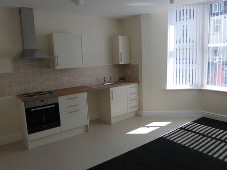 Bank Street Flat 3 - Photo 3