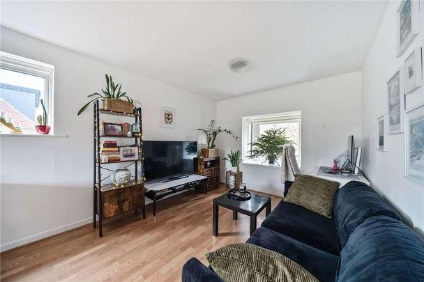 Shipwright Road, London, SE16 - Photo 1