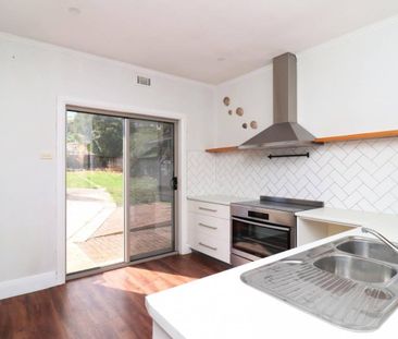 Large Family Home - Photo 5