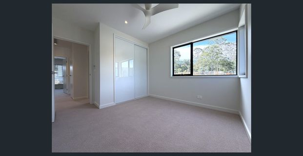 Band New Luxurious 4+Study House Close to Metro - Photo 1