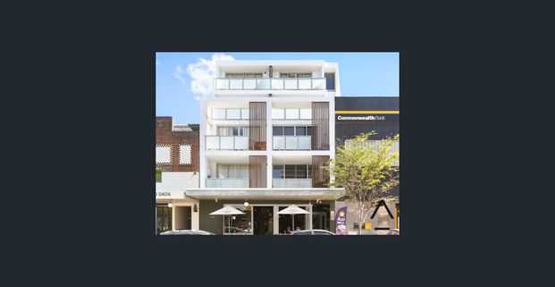 One bedroom apartment with a large flexible floorplan! - Photo 1