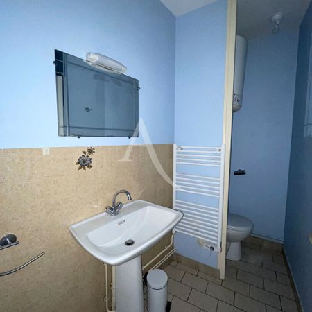 Location Appartement 1 pièce 16m² FONTENAY LE COMTE 85200 - Photo 4
