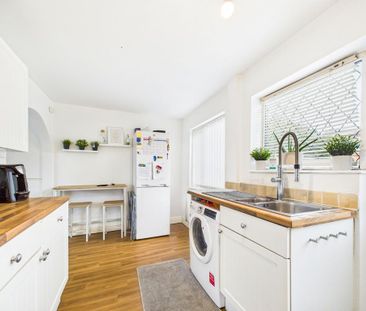3 bedroom end of terrace house to rent - Photo 4