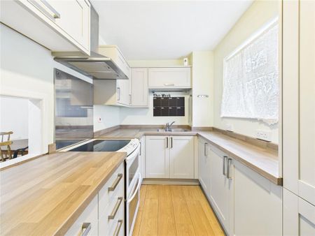 2 bedroom maisonette to rent - Photo 5