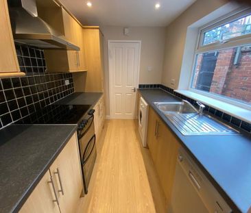 2 bedroom property to rent - Photo 1