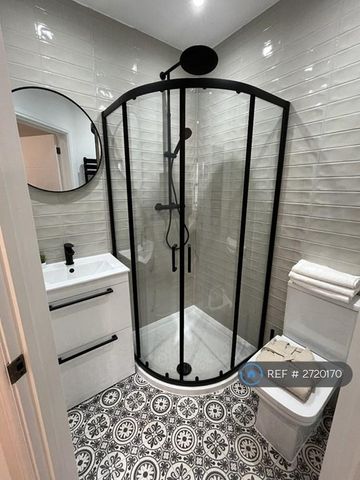 1 bedroom in a house share to rent - Photo 4