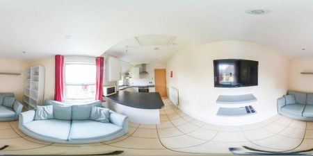 4 bedroom flat to rent - Photo 2