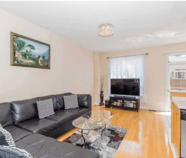 For Lease - 21 Palm Tree Road, Brampton, Ontario - Photo 2