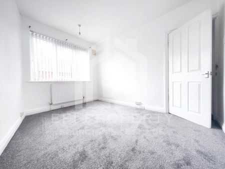 3 bedroom end of terrace house to rent - Photo 2