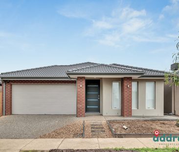 Brand New Family Home in Sought-After Hilltowe Estate - Photo 4