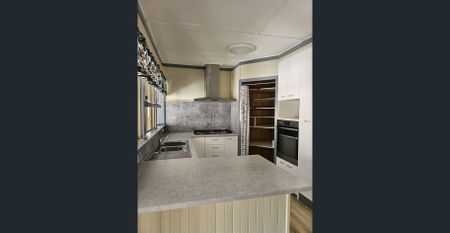 Beautiful 3 x 1 home located in the heart of Dongara - Photo 3