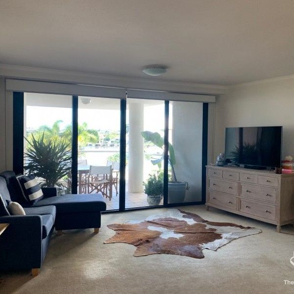 2 BEDROOM UF RIVERFRONT APT - Photo 1