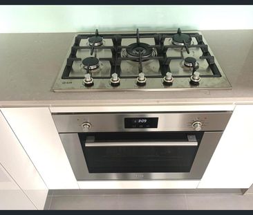 CONTEMPORARY TWO BEDROOMS GROUND FLOOR FAMILY UNIT…. - Photo 6