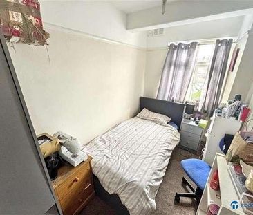 Westminster Close, London, IG6 - Photo 6