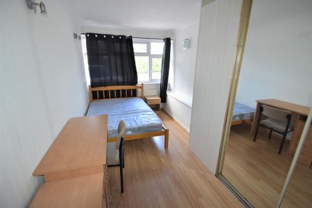 6 bedroom semi-detached house to rent - Photo 4