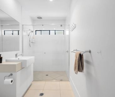 Fully Furnished Modern Town House! - Photo 6