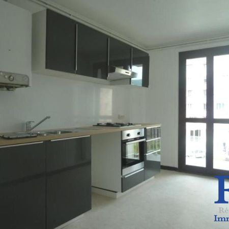 Location Appartement 4 pièces 81m² ECHIROLLES 38130 - Photo 3