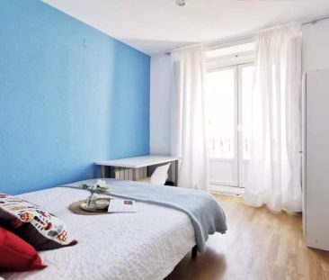 Room in a shared 8-bedroom apartment for rent in Palacio for profes... - Photo 4
