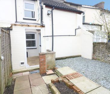 2 bedroom terraced house to rent - Photo 4