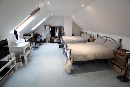 5 bedroom detached house to rent - Photo 4