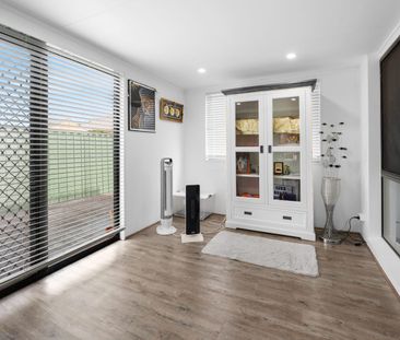 Stunning Family Home in Craigieburn!! - Photo 2