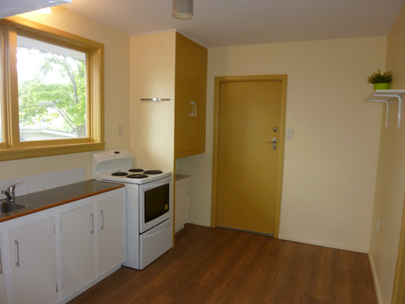 2-Bedroom Upstairs Unit in Merivale - Photo 5