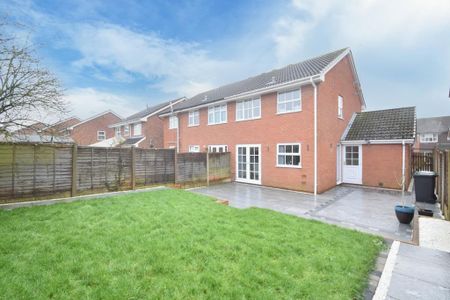3 bedroom semi-detached house to rent - Photo 2