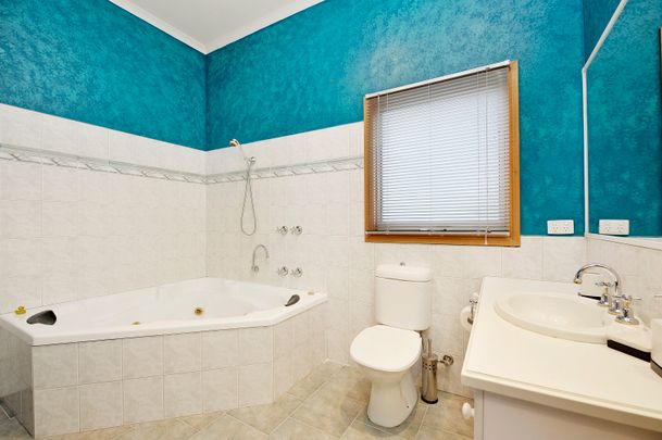 3 Sandra Street, Bulleen VIC 3105 - House For Rent | Domain - Photo 1