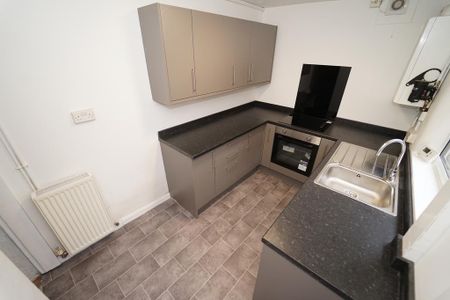 2 bedroom terraced house to rent - Photo 4