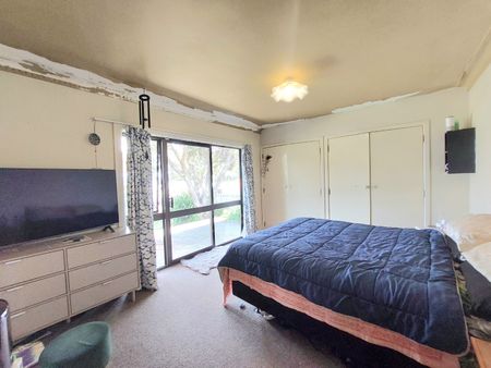 Two Bedroom Home with Stunning Water Views - Otumoetai - Photo 2