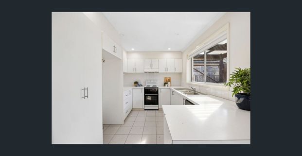 Light-Filled Coastal Living in the Heart of Torquay - Photo 1